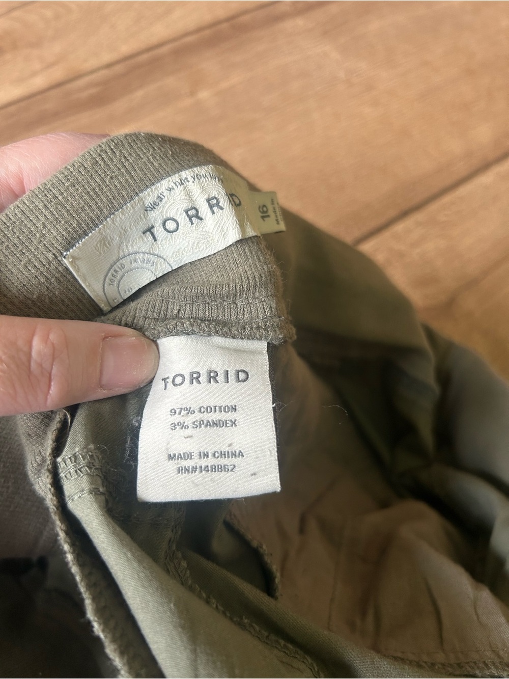 Torrid Ruched Capris- 16 - Picture 3 of 7